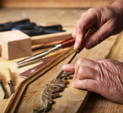 The,hands,of,an,senior,carpenter,restoring,old,furniture,,close Up.